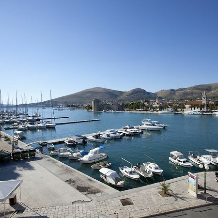 Apartments Riva Trogir Bagian luar foto
