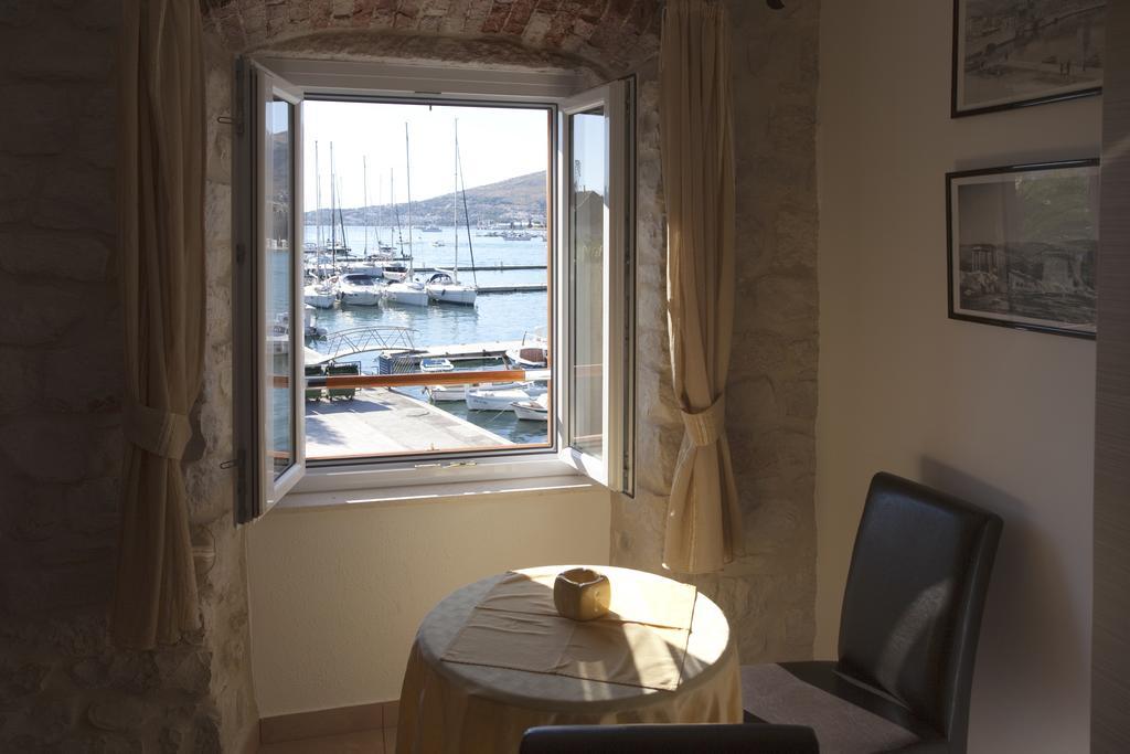 Apartments Riva Trogir Ruang foto
