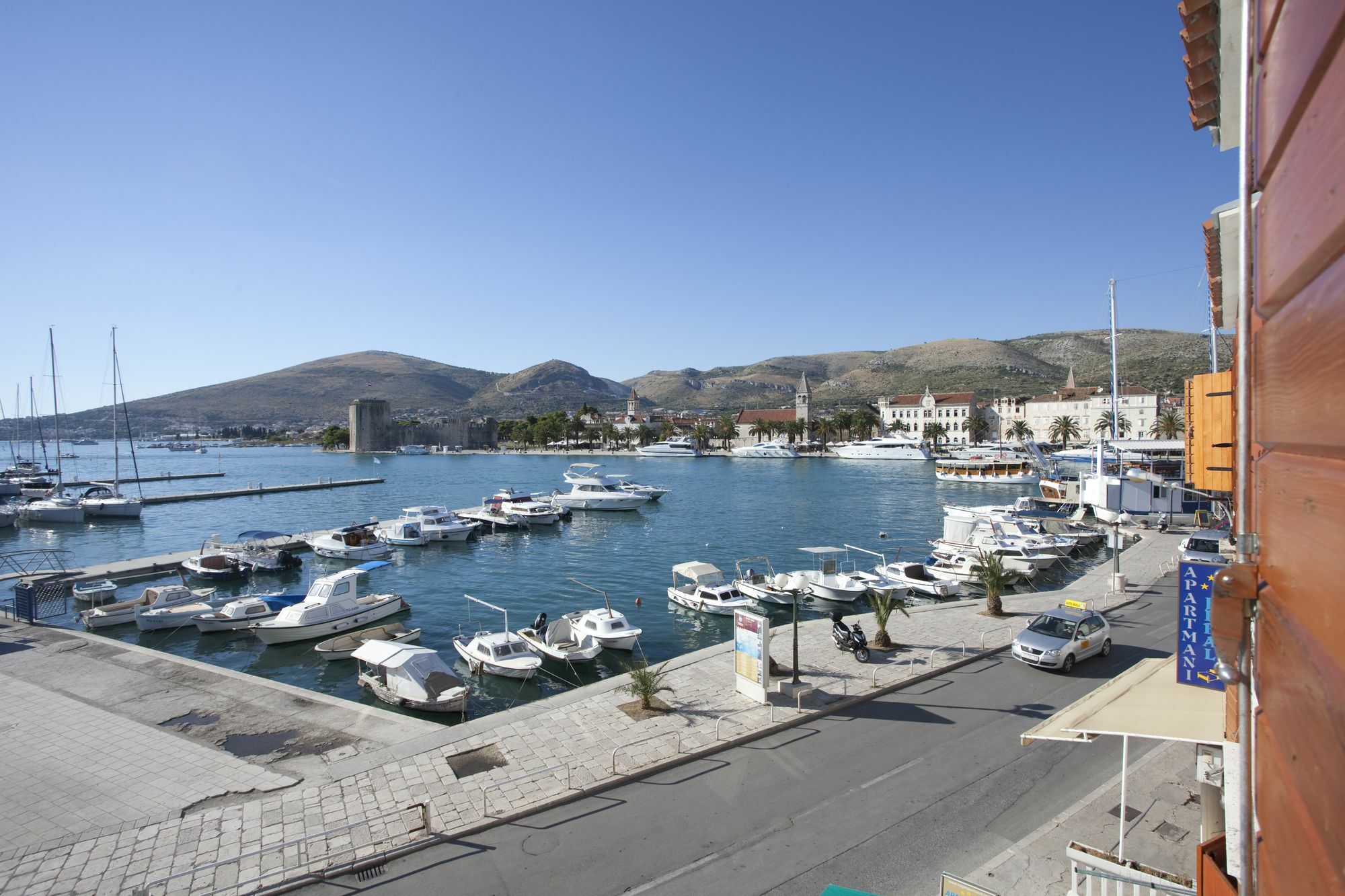 Apartments Riva Trogir Bagian luar foto