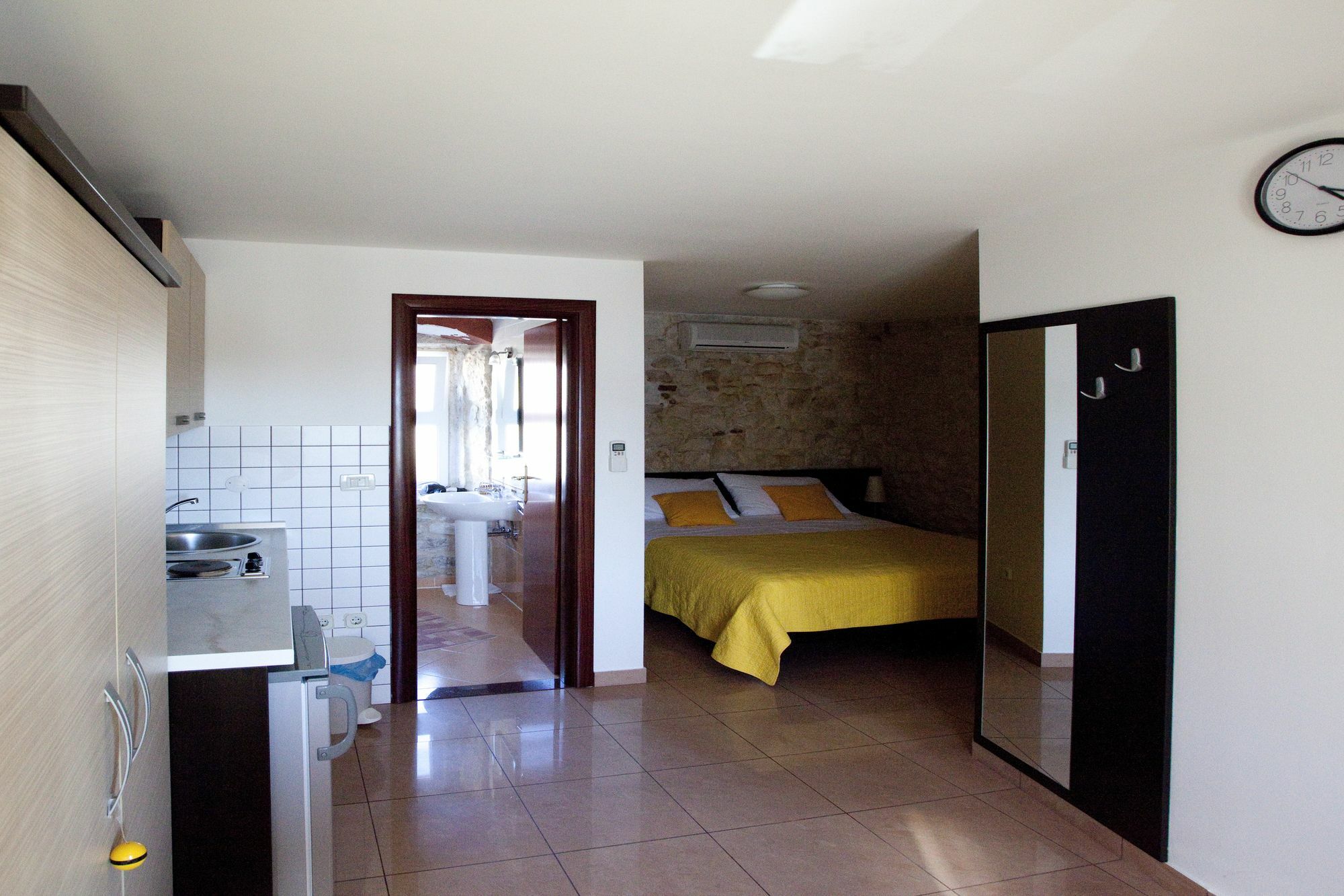 Apartments Riva Trogir Bagian luar foto